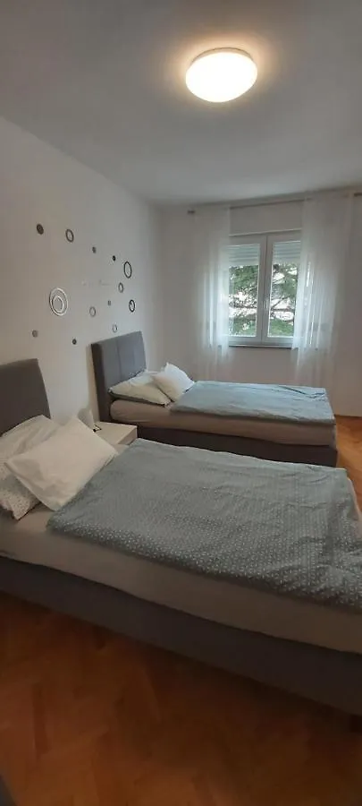 Apartment Apartman Val Pula